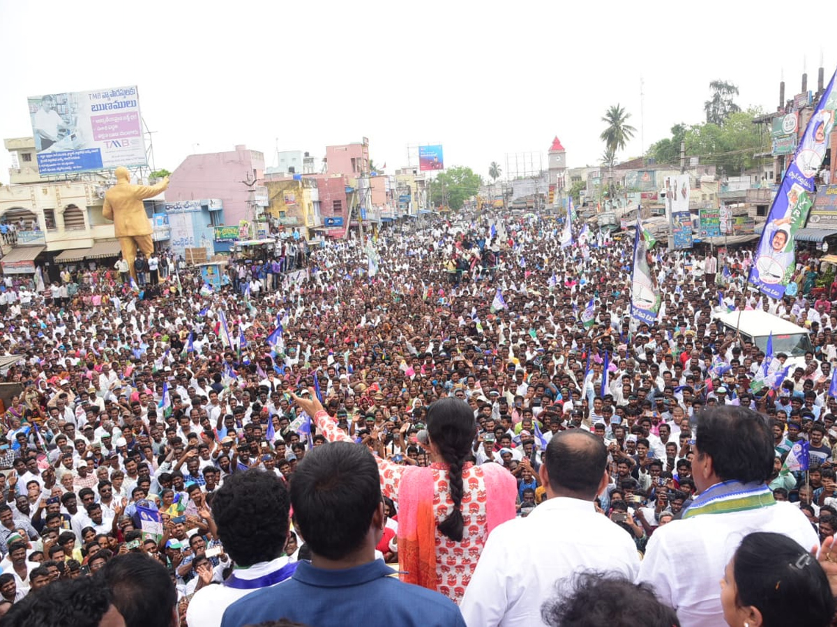 ys sharmila meeting at bapatla Photo Gallery - Sakshi6