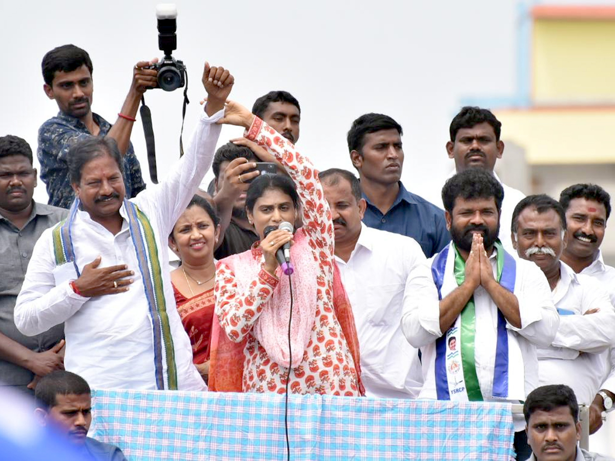 ys sharmila meeting at bapatla Photo Gallery - Sakshi7