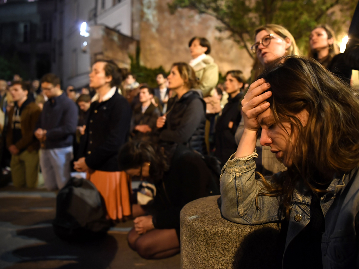 Notre Dame Cathedral Fire Photo Gallery - Sakshi10