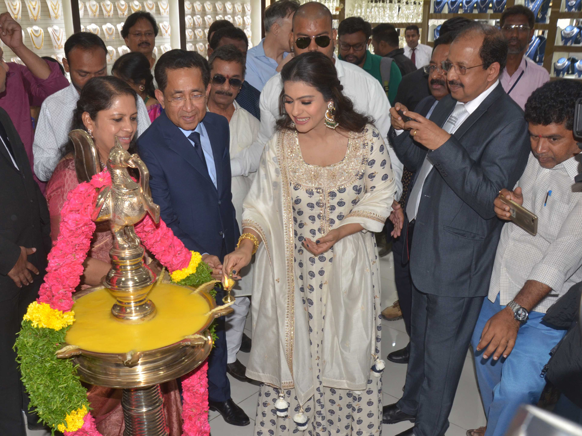 Kajol Launches Joyalukkas Showroom In Hyderabad Photo Gallery - Sakshi8