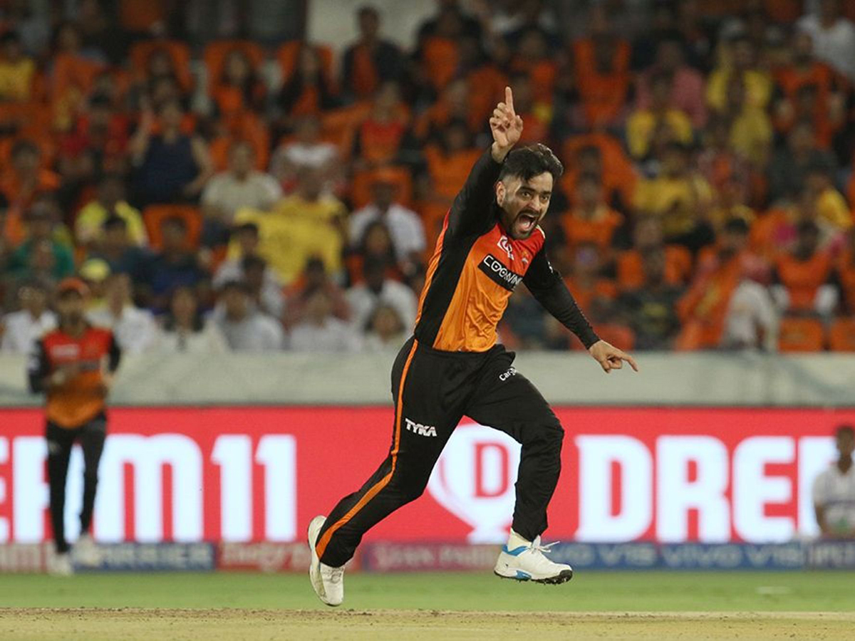 Sunrisers Hyderabad beat Chennai Super Kings by 6 Wickets Photo Gallery - Sakshi11