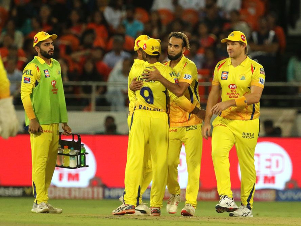 Sunrisers Hyderabad beat Chennai Super Kings by 6 Wickets Photo Gallery - Sakshi21