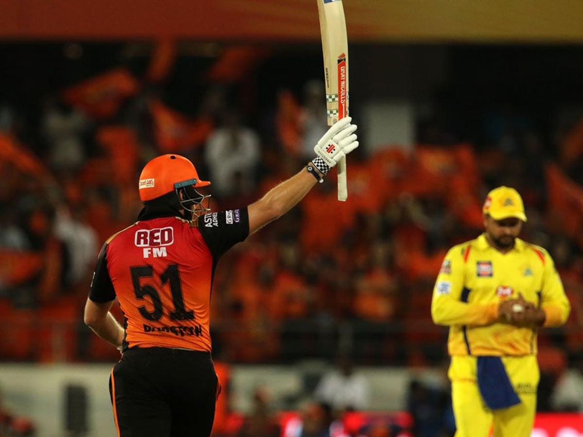 Sunrisers Hyderabad beat Chennai Super Kings by 6 Wickets Photo Gallery - Sakshi24