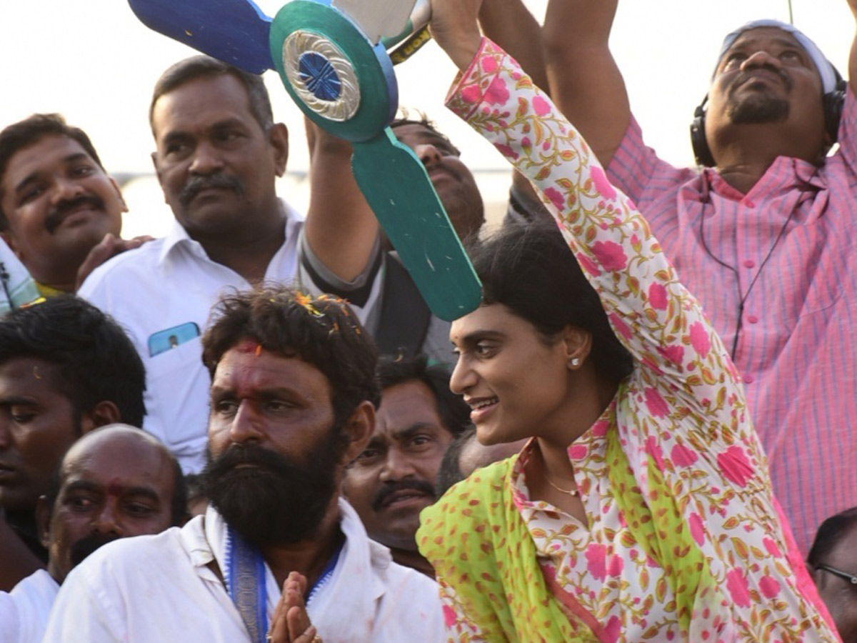 YS Sharmila Speech In Gudivada Public Meeting Photo Gallery - Sakshi10