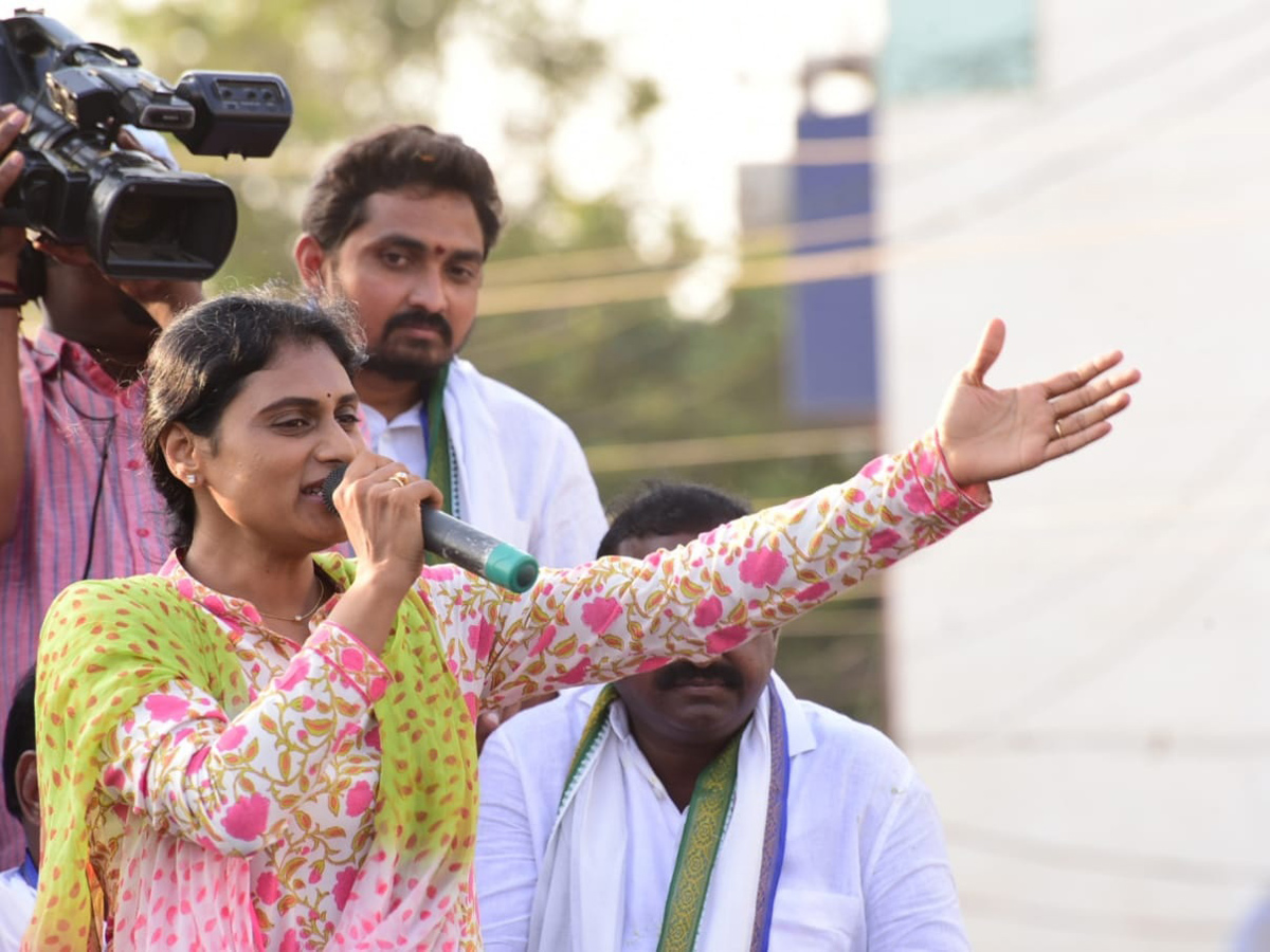 YS Sharmila Speech In Gudivada Public Meeting Photo Gallery - Sakshi2