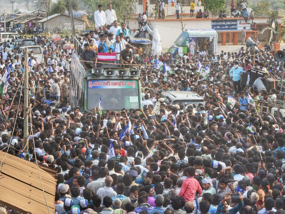 YS Vijayamma Public Meeting at Therlam Photo Gallery - Sakshi1