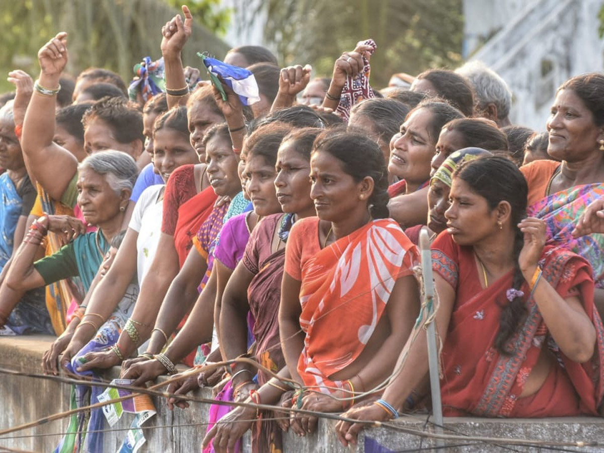 YS Vijayamma Public Meeting at Therlam Photo Gallery - Sakshi11