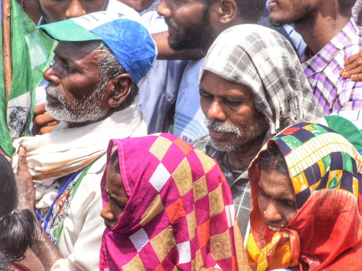 YS Vijayamma public meeting At Echerla Photo Gallery - Sakshi3