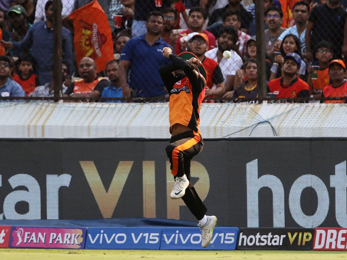  sunrisers win by 9 wickets photo Gallery - Sakshi5