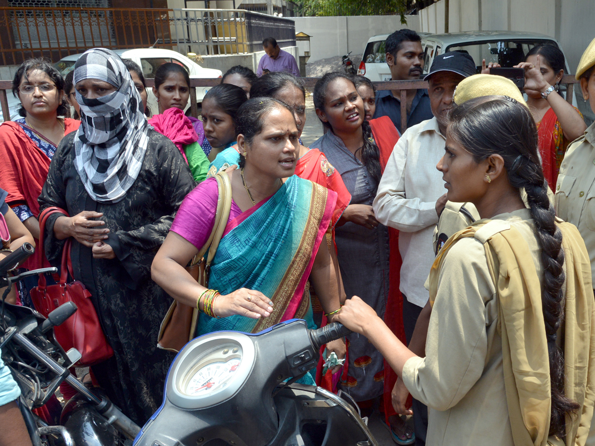 Students Protest At Nampally Inter Board Office PHoto Gallery - Sakshi2