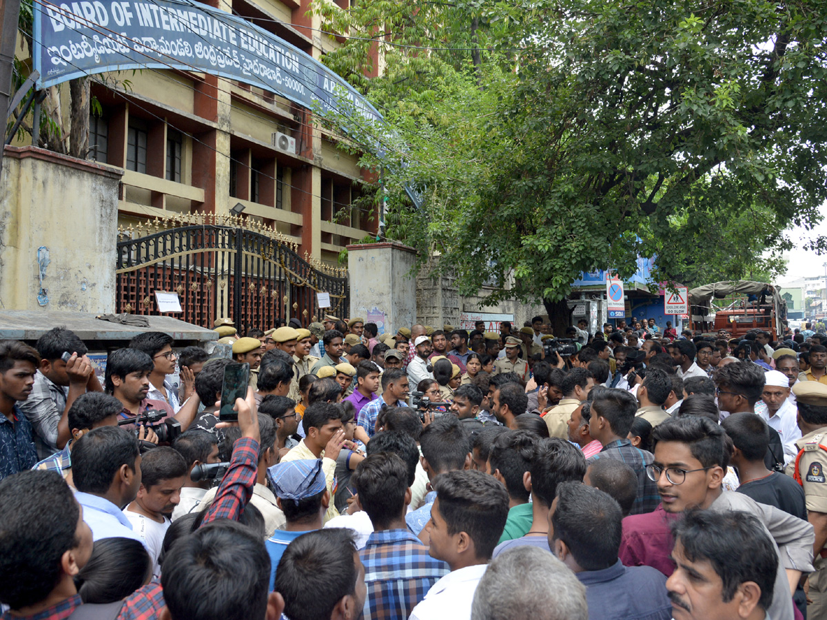 Students Protest At Nampally Inter Board Office PHoto Gallery - Sakshi6