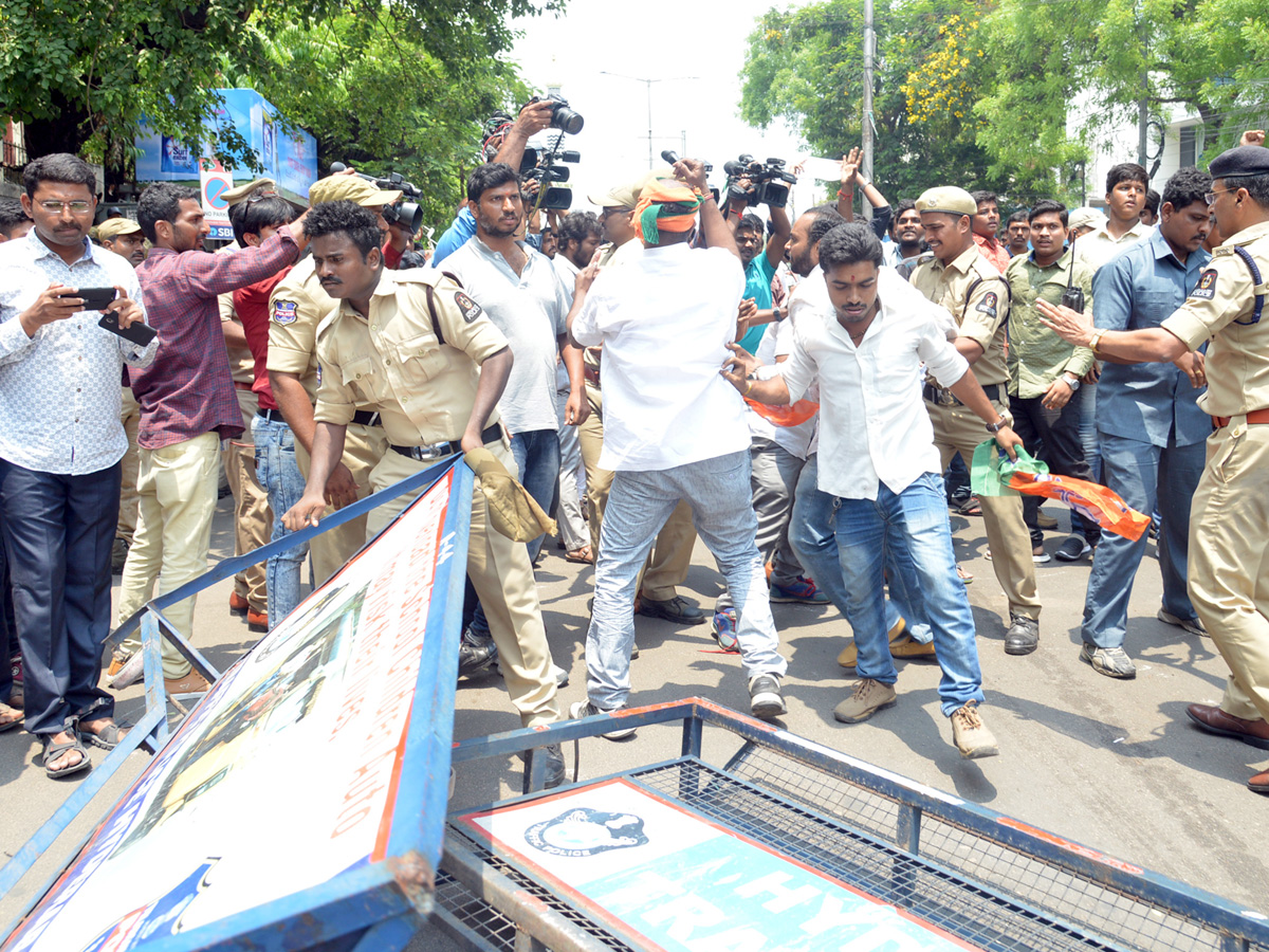 Students Protest At Nampally Inter Board Office PHoto Gallery - Sakshi8