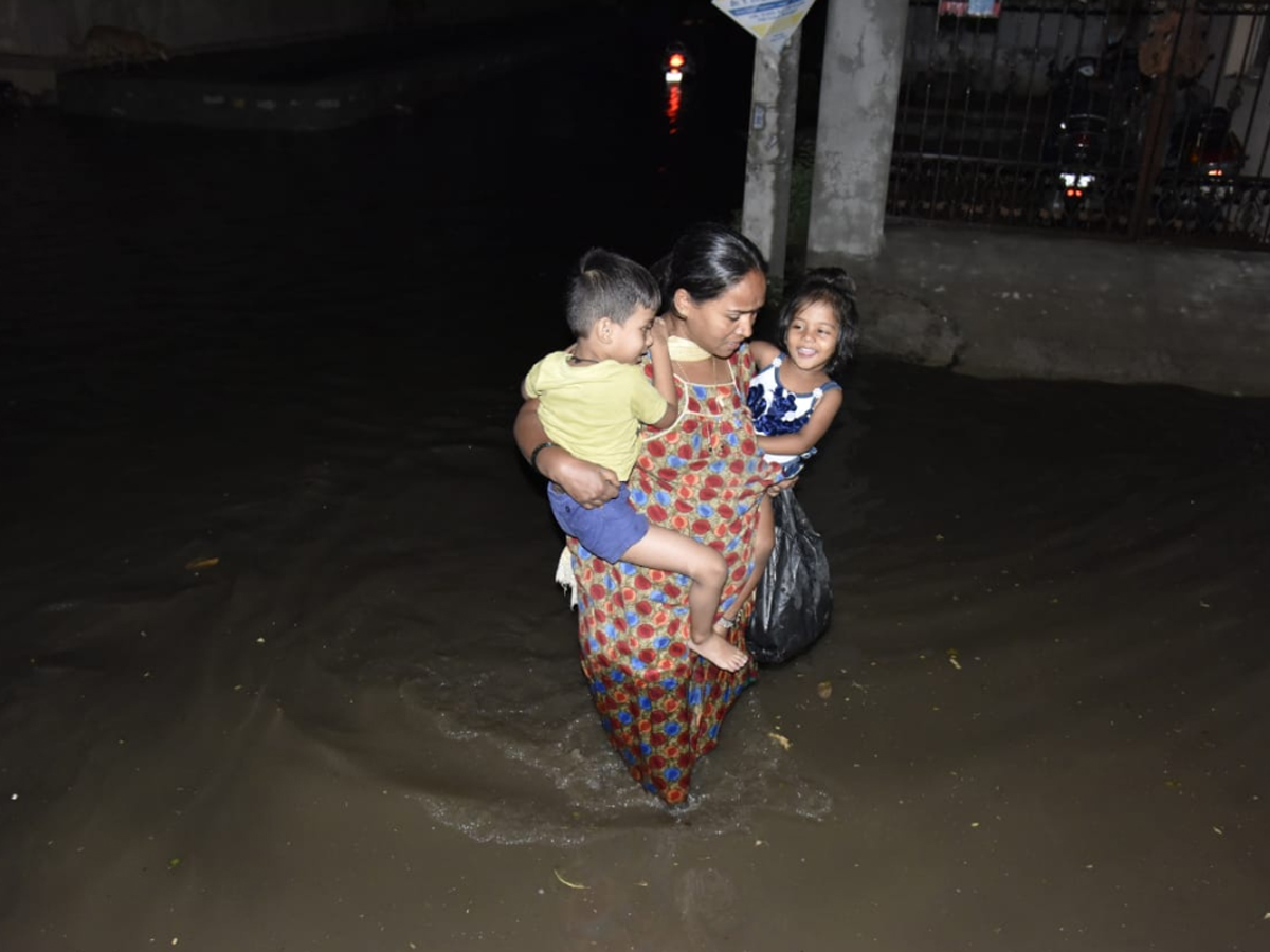 heavy rain in hyderabad Photo Gallery - Sakshi3