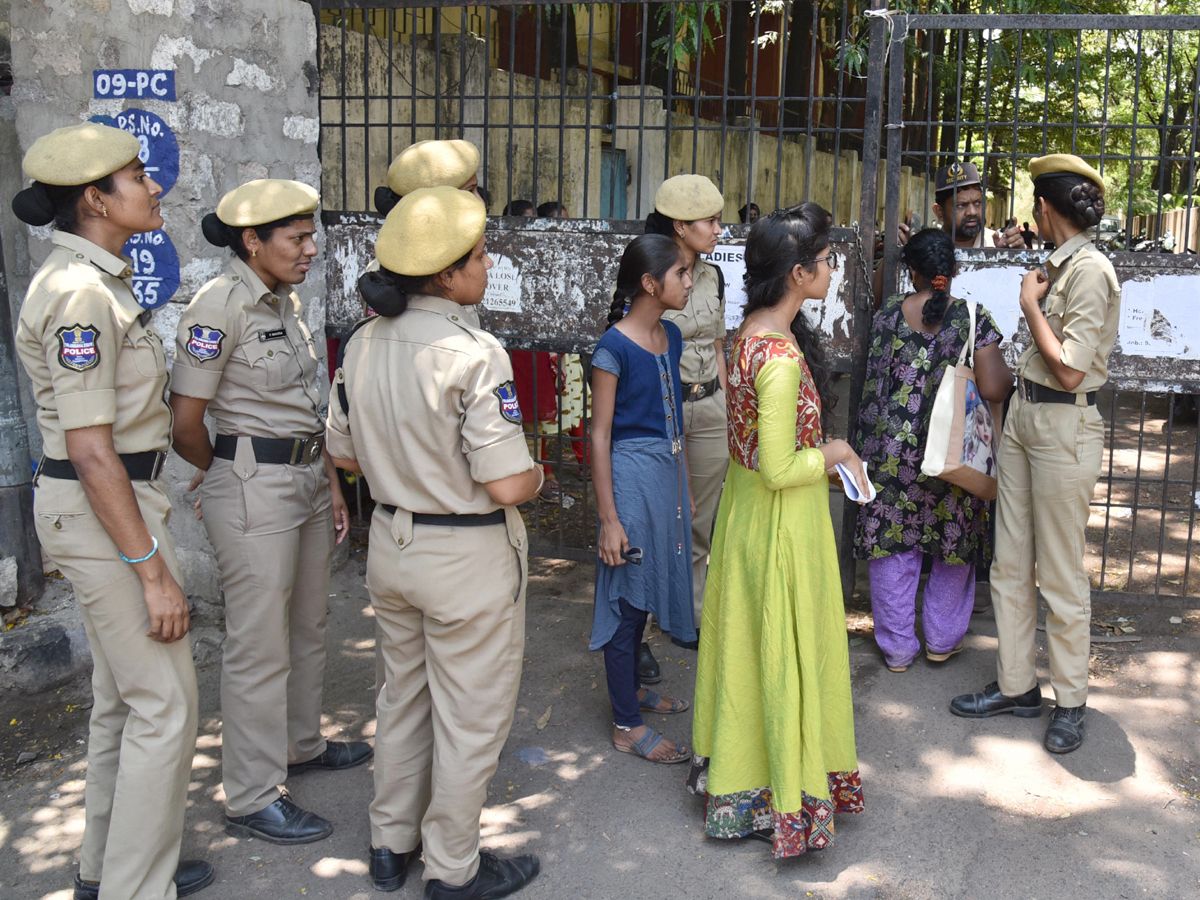 students protest nampally inter board office photo Gallery - Sakshi2