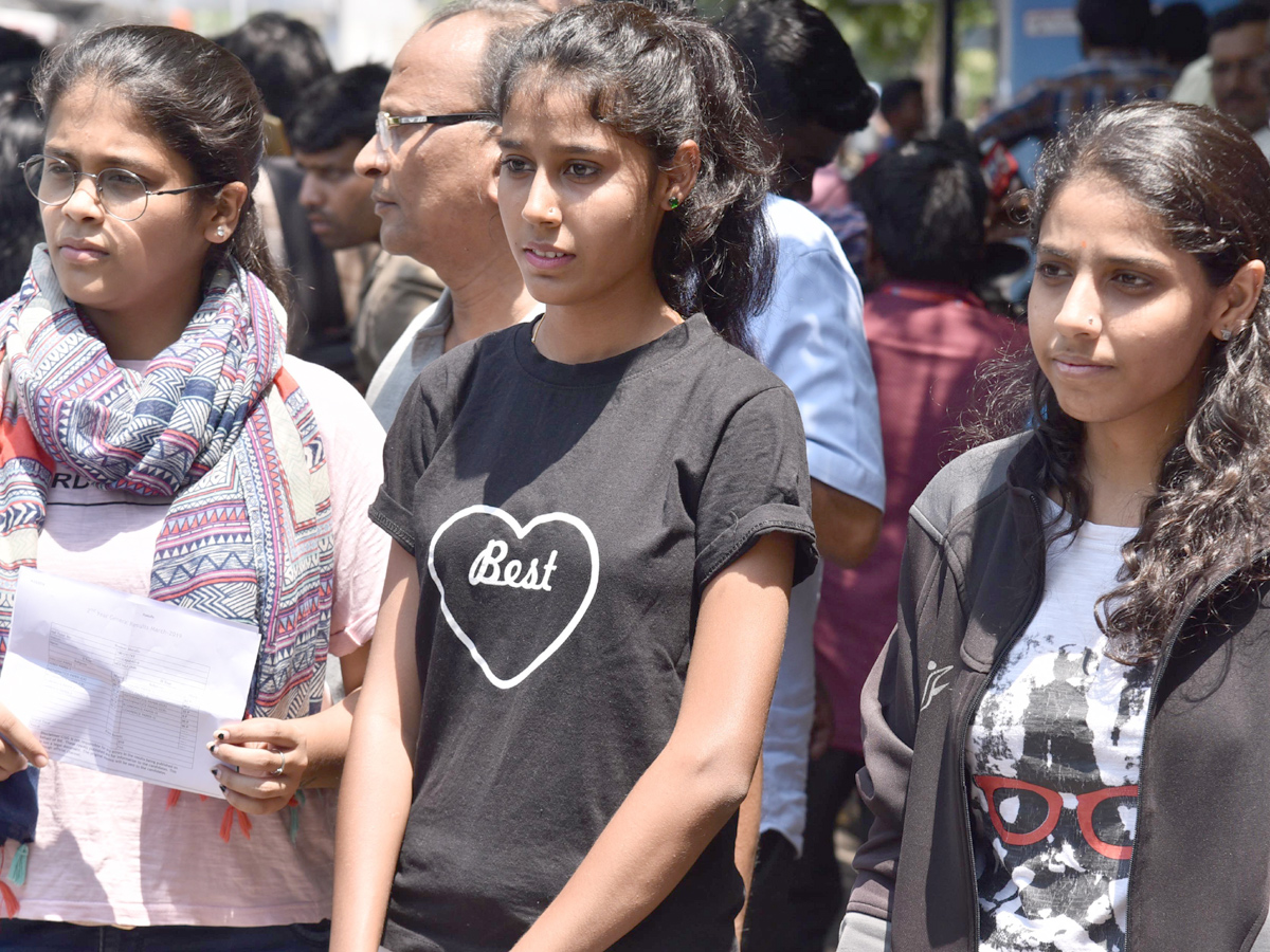 students protest nampally inter board office photo Gallery - Sakshi11