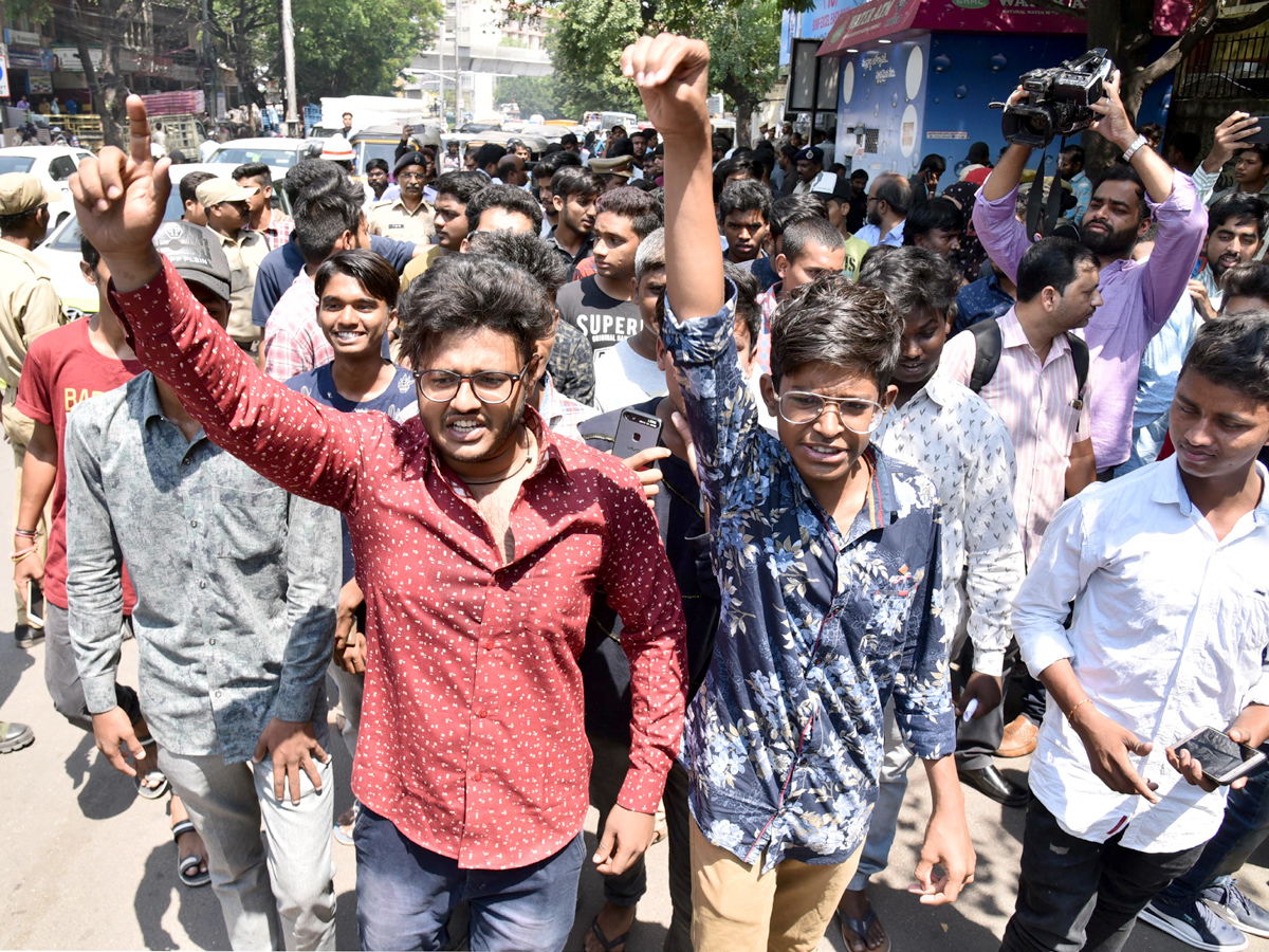 students protest nampally inter board office photo Gallery - Sakshi12