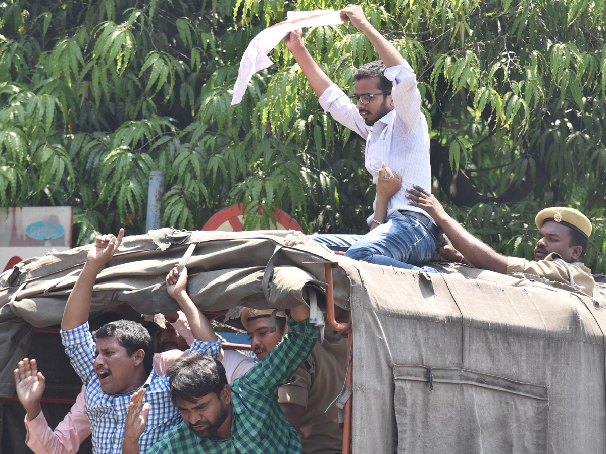 students protest nampally inter board office photo Gallery - Sakshi14