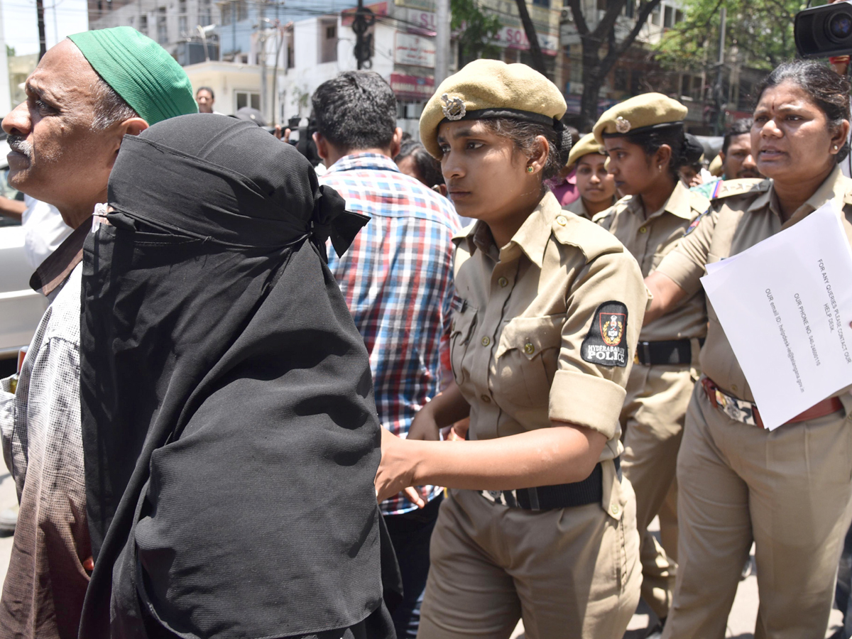 students protest nampally inter board office photo Gallery - Sakshi3