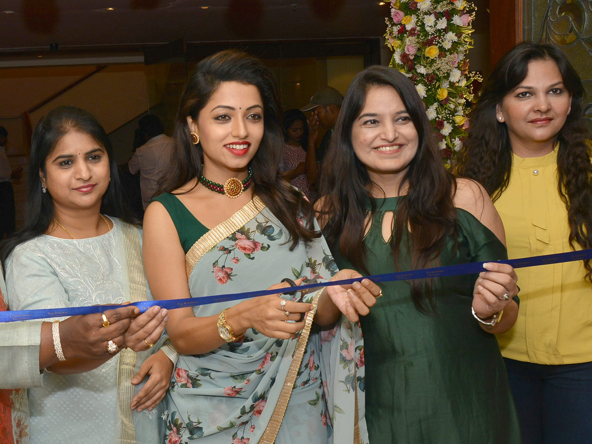 Actress Navya Swamy Inaugurated Trendz Expo Taj Krishna Photos - Sakshi2