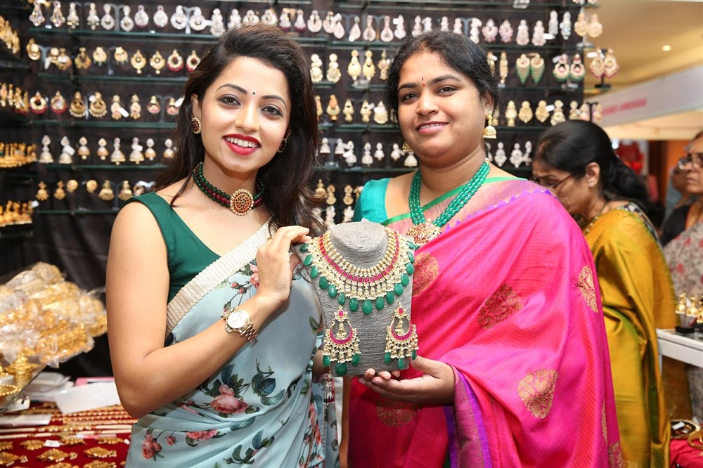 Actress Navya Swamy Inaugurated Trendz Expo Taj Krishna Photos - Sakshi9