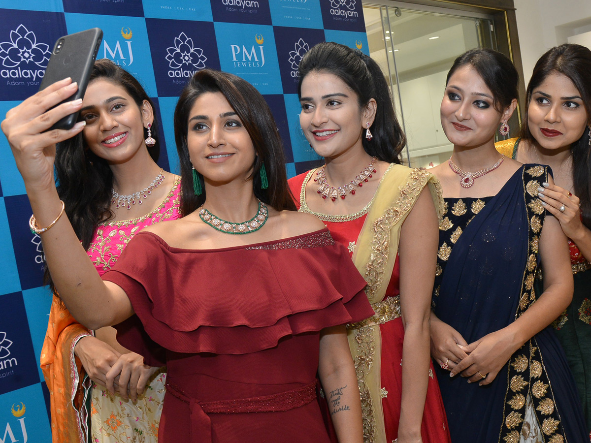 Pmj Jewellers New showrooms in banjara hills - Sakshi10