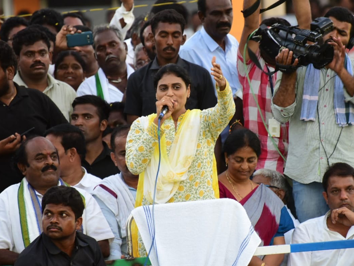 YS Sharmila Sharmila Speech In Kaikaluru Public Meeting Photo Gallery - Sakshi1