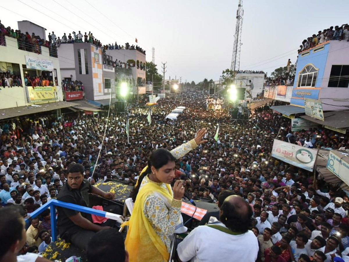 YS Sharmila Sharmila Speech In Kaikaluru Public Meeting Photo Gallery - Sakshi11