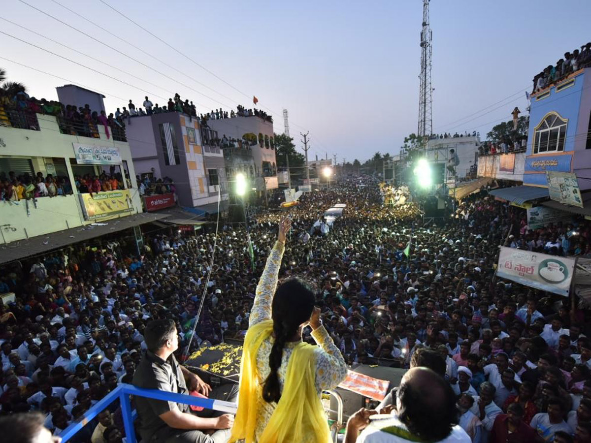 YS Sharmila Sharmila Speech In Kaikaluru Public Meeting Photo Gallery - Sakshi14