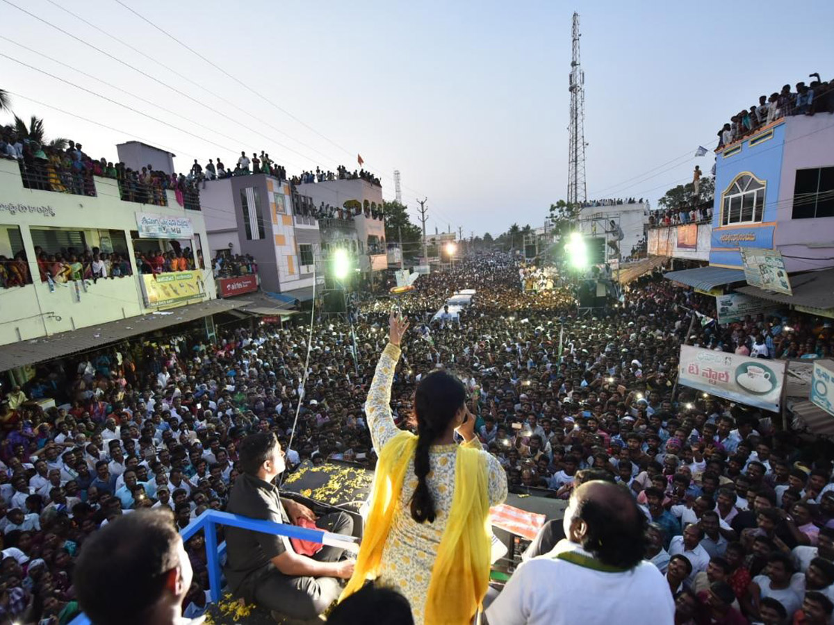 YS Sharmila Sharmila Speech In Kaikaluru Public Meeting Photo Gallery - Sakshi2