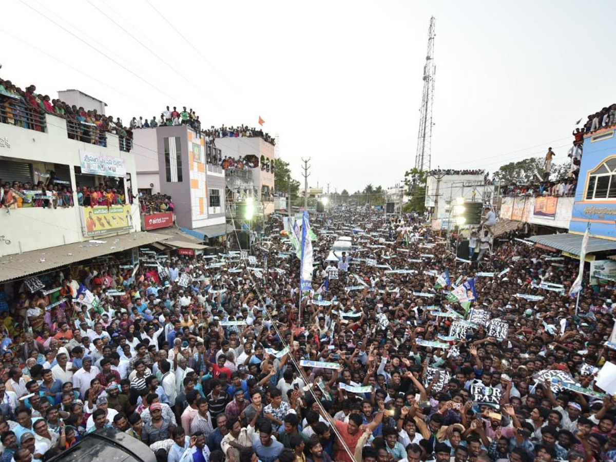 YS Sharmila Sharmila Speech In Kaikaluru Public Meeting Photo Gallery - Sakshi4