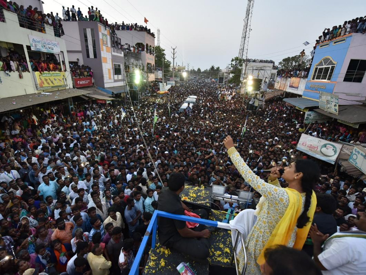 YS Sharmila Sharmila Speech In Kaikaluru Public Meeting Photo Gallery - Sakshi8