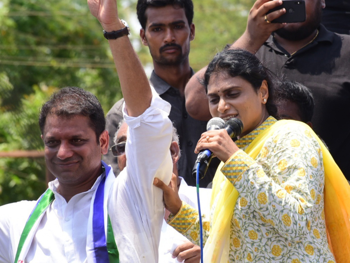 YS Sharmila Speech In Denduluru Public Meeting Photo Gallery - Sakshi2