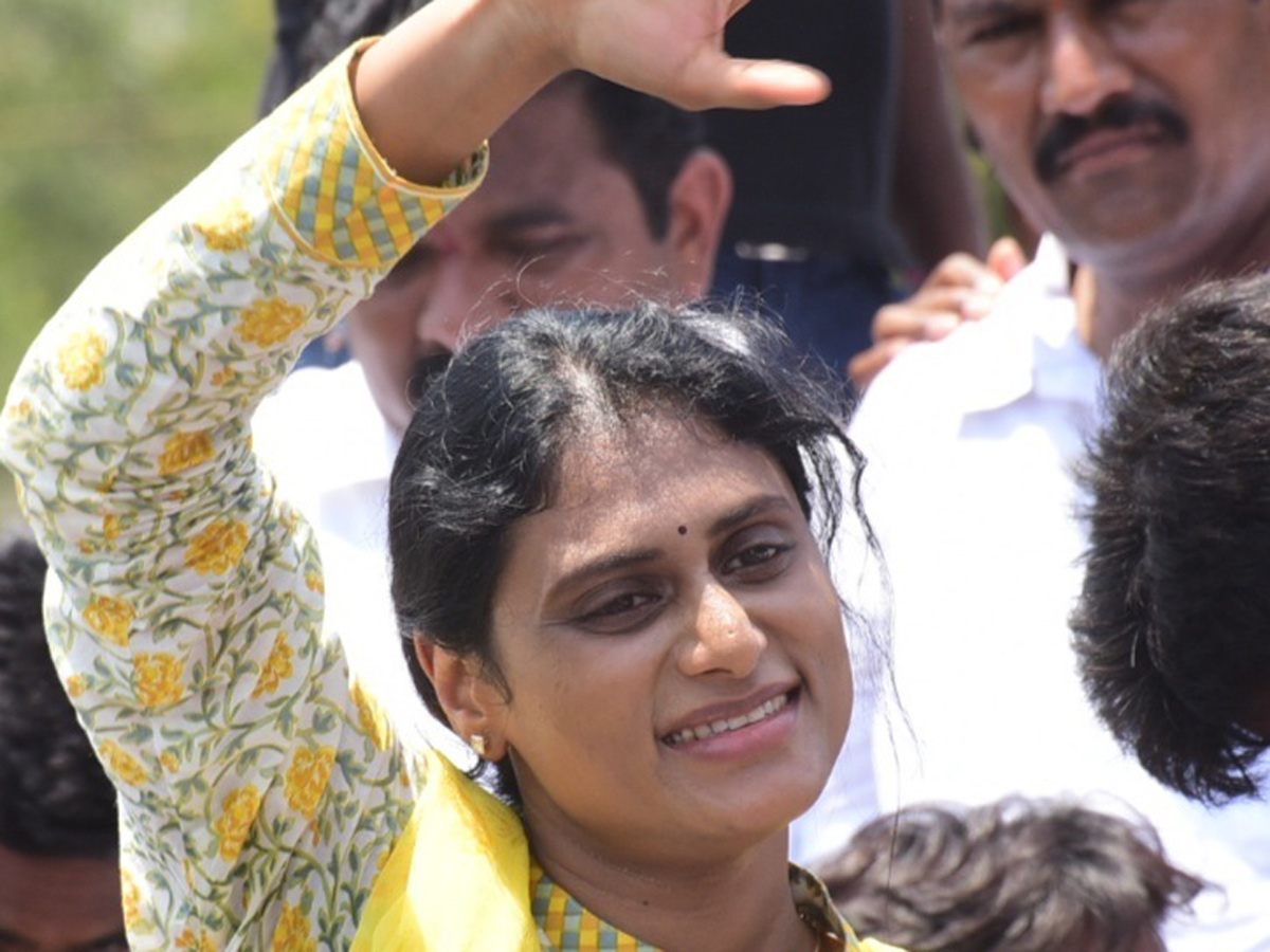 YS Sharmila Speech In Denduluru Public Meeting Photo Gallery - Sakshi6