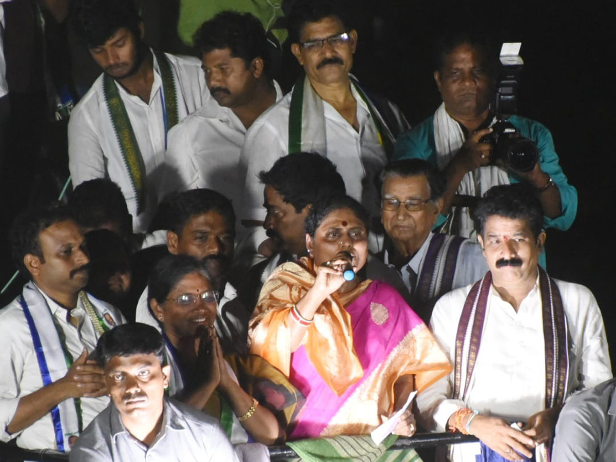 YS Vijayamma Public Meeting at Chodavaram Photo Gallery - Sakshi1