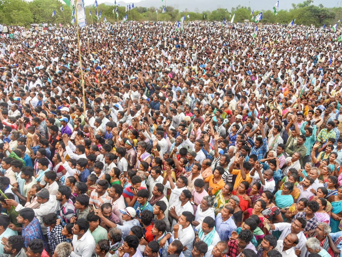 YS Vijayamma Public Meeting at Madugula Photo Gallery - Sakshi13