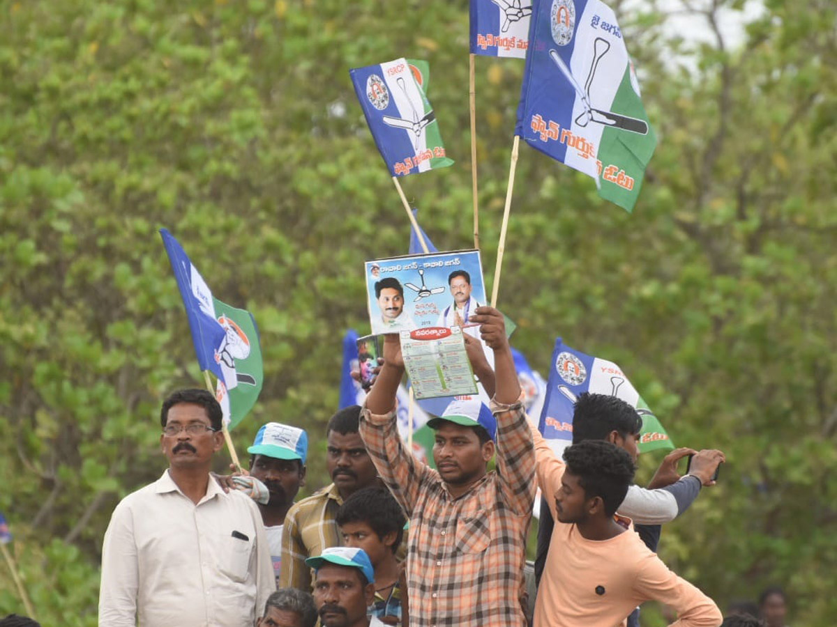 YS Vijayamma Public Meeting at Madugula Photo Gallery - Sakshi15