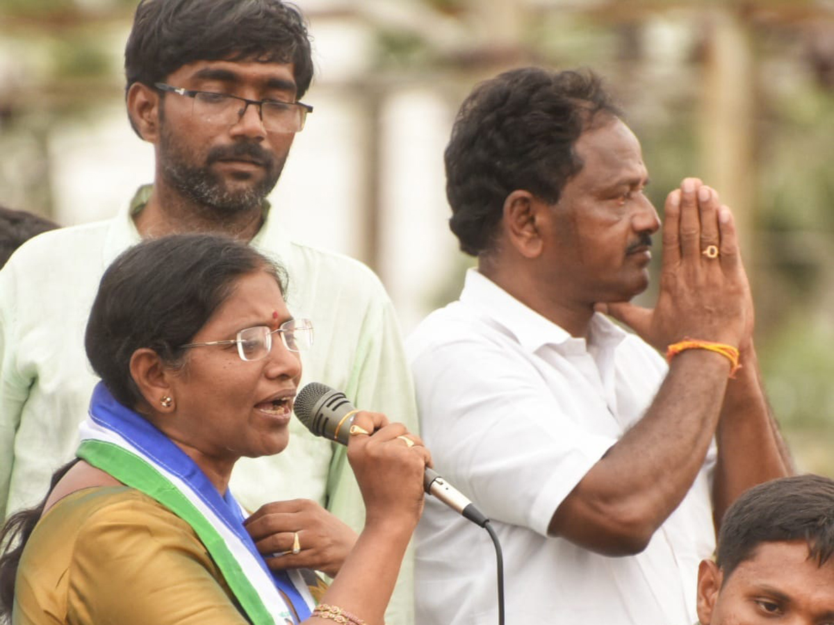 YS Vijayamma Public Meeting at Madugula Photo Gallery - Sakshi7