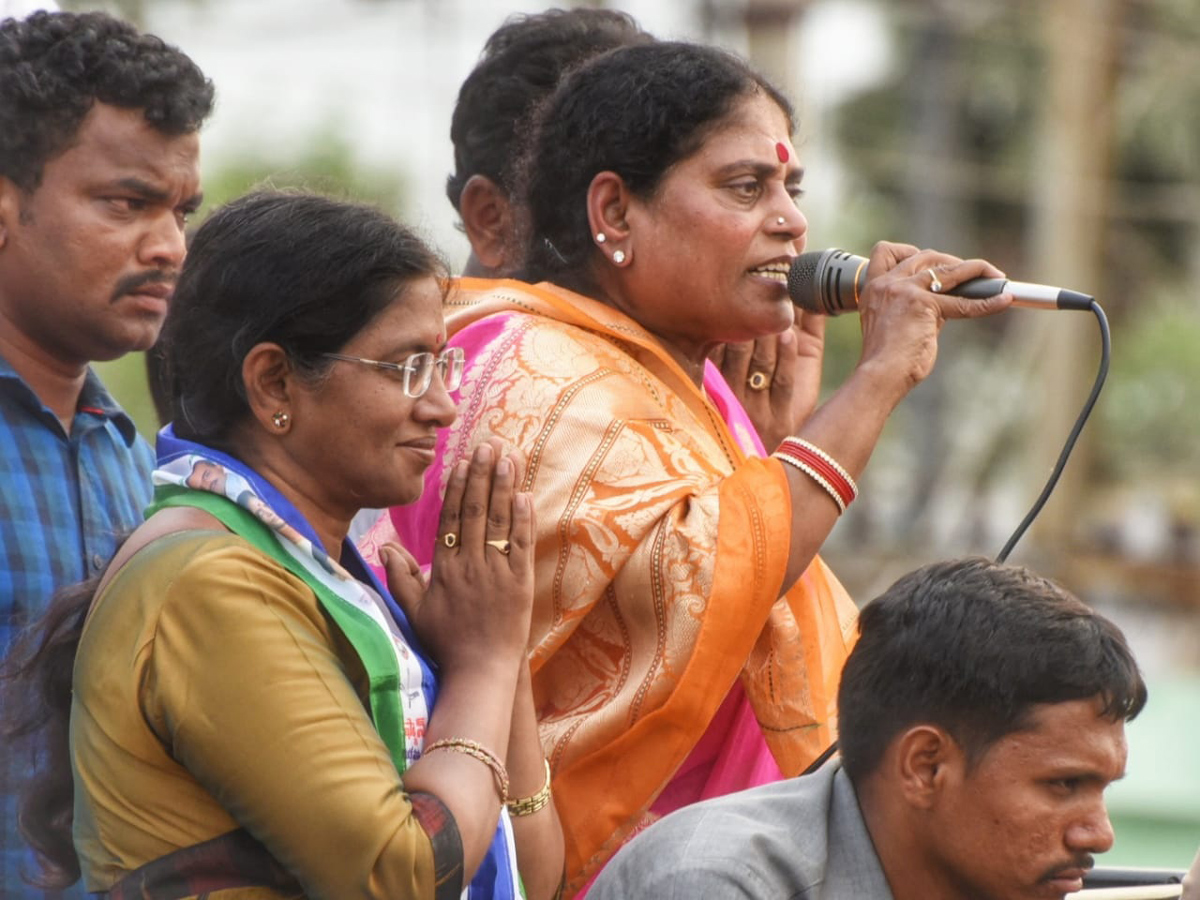 YS Vijayamma Public Meeting at Madugula Photo Gallery - Sakshi8