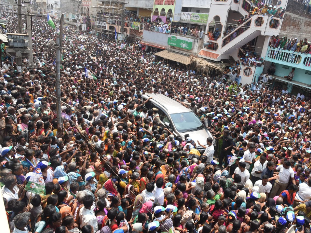 YS Vijayamma public meeting Vizianagaram Photo Gallery - Sakshi10