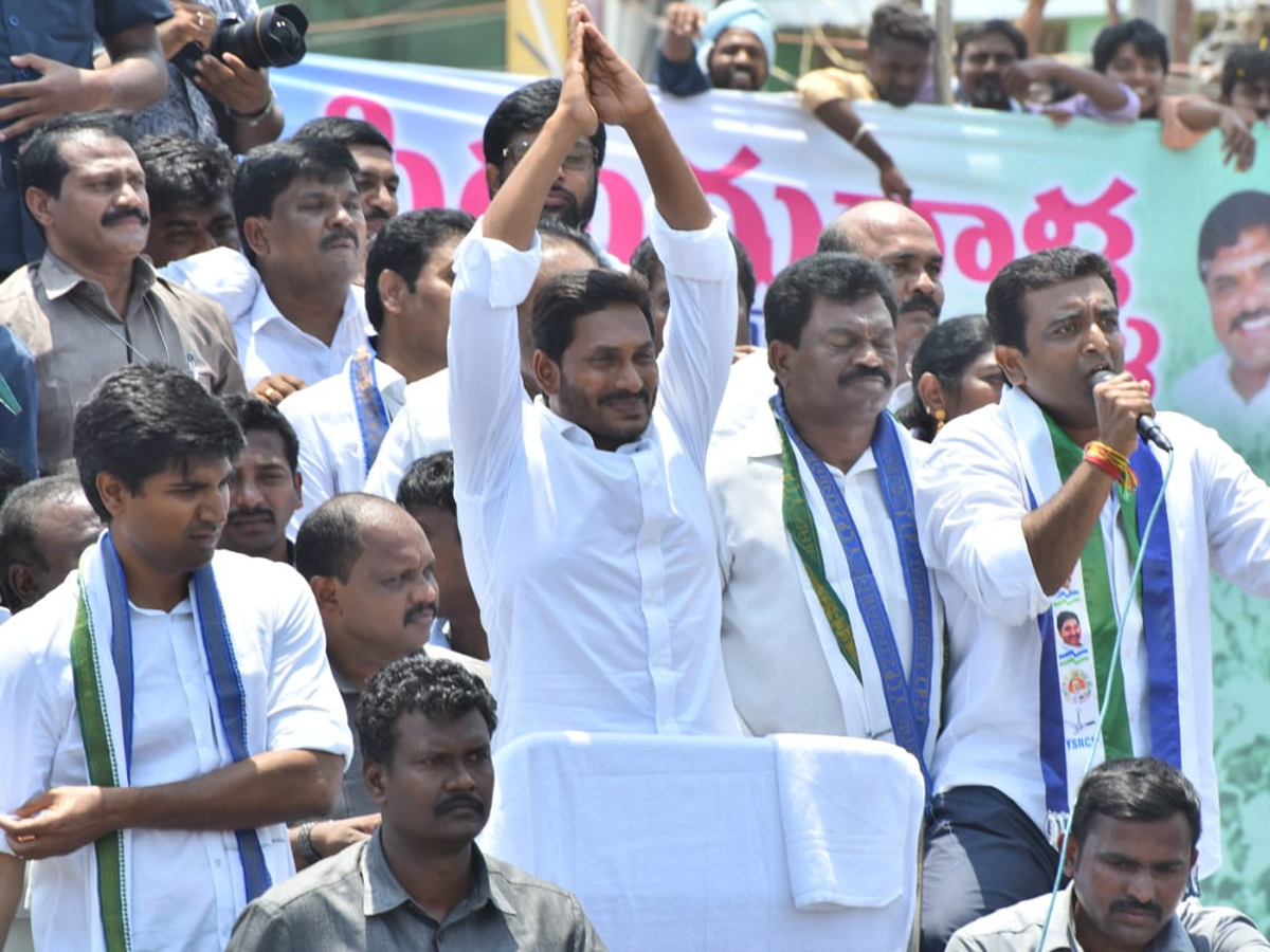 YS jagan public meeting at Piduguralla Photo Gallery - Sakshi12