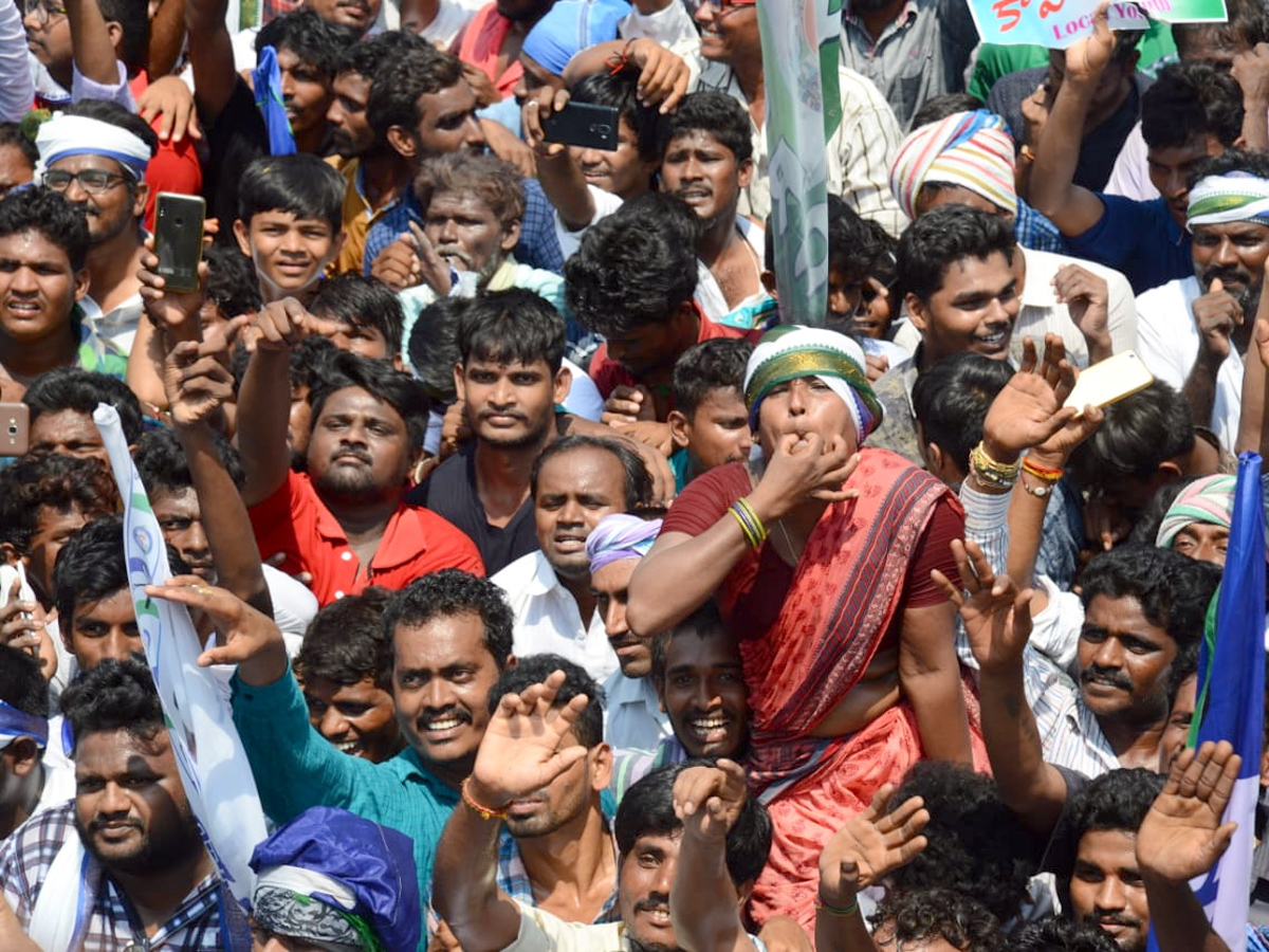 YS jagan public meeting at Piduguralla Photo Gallery - Sakshi7