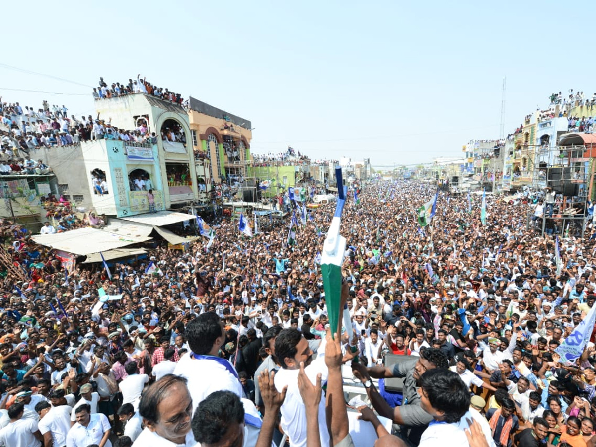 YS jagan public meeting at Piduguralla Photo Gallery - Sakshi8