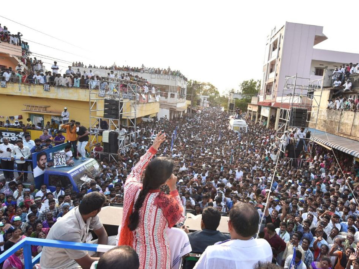 YS Sharmila Speech In Unguturu Public Meeting Photo Gallery - Sakshi10