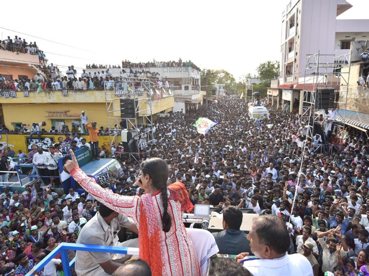 YS Sharmila Speech In Unguturu Public Meeting Photo Gallery - Sakshi2