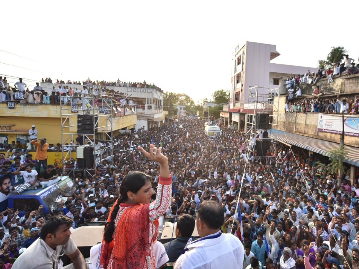 YS Sharmila Speech In Unguturu Public Meeting Photo Gallery - Sakshi3