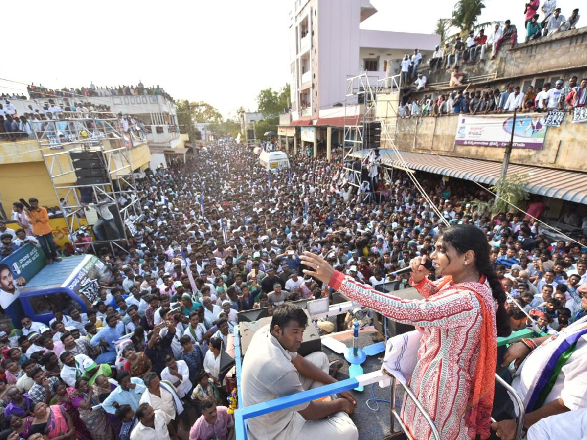 YS Sharmila Speech In Unguturu Public Meeting Photo Gallery - Sakshi6