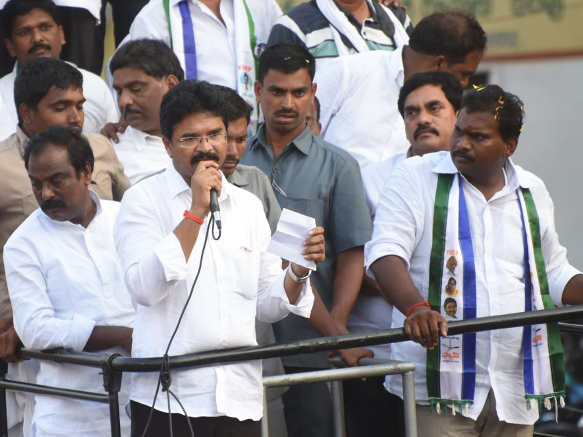 YS Vijayamma Public Meeting at Gokavaram Photo Gallery - Sakshi10