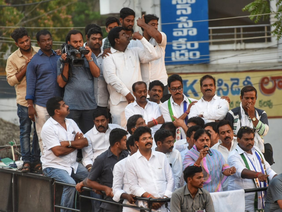 YS Vijayamma Public Meeting at Gokavaram Photo Gallery - Sakshi11