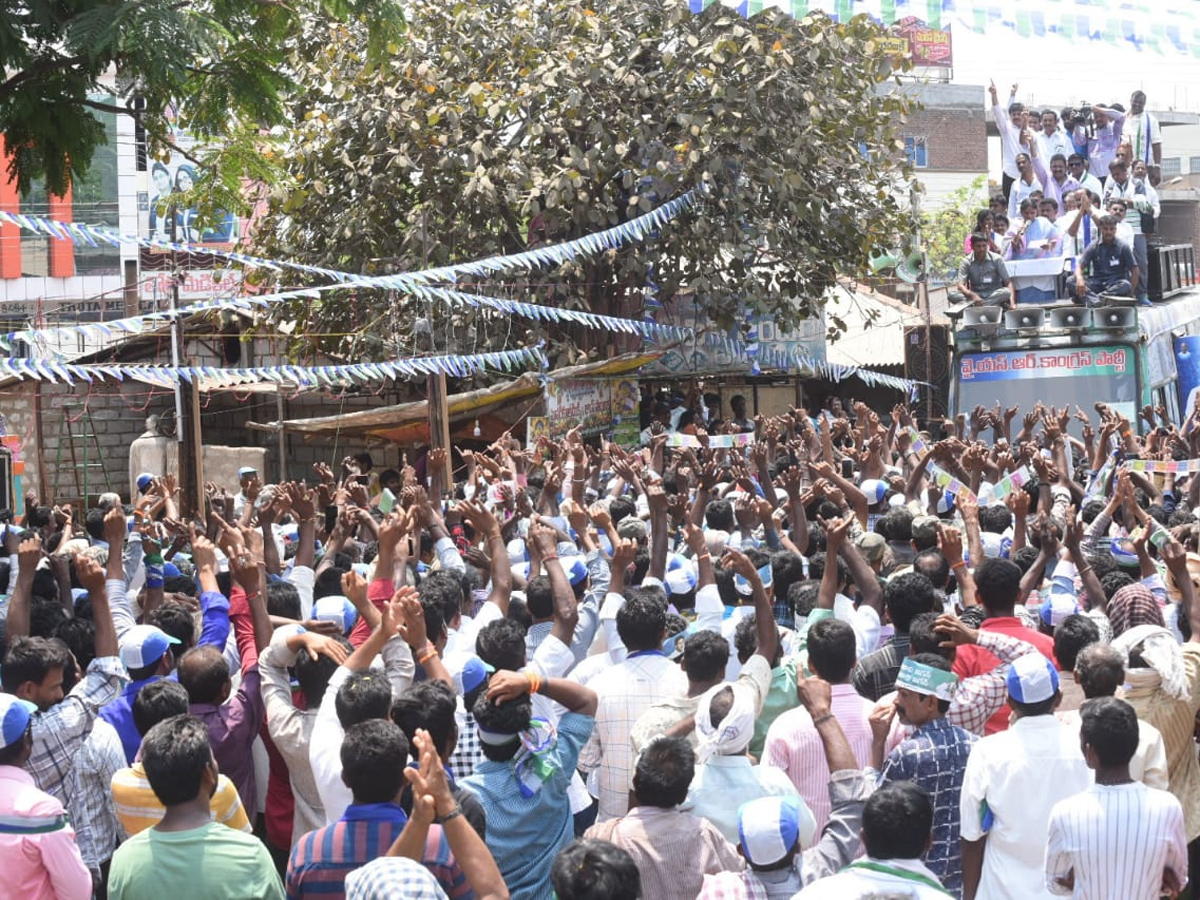  YS vijayamma public meeting at prathipadu photo Gallery - Sakshi6