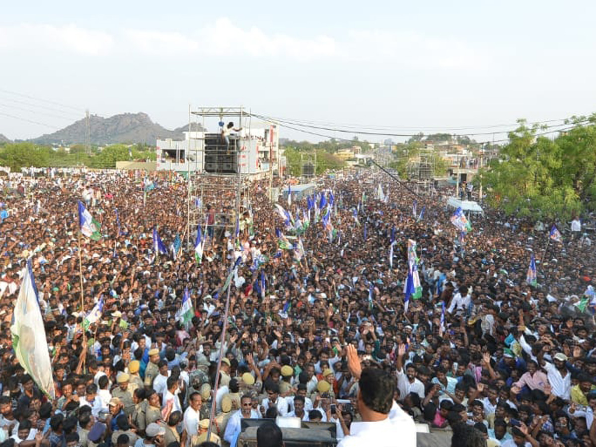 ys jagan election meeting In Kalyanadurgam Photo Gallery - Sakshi10